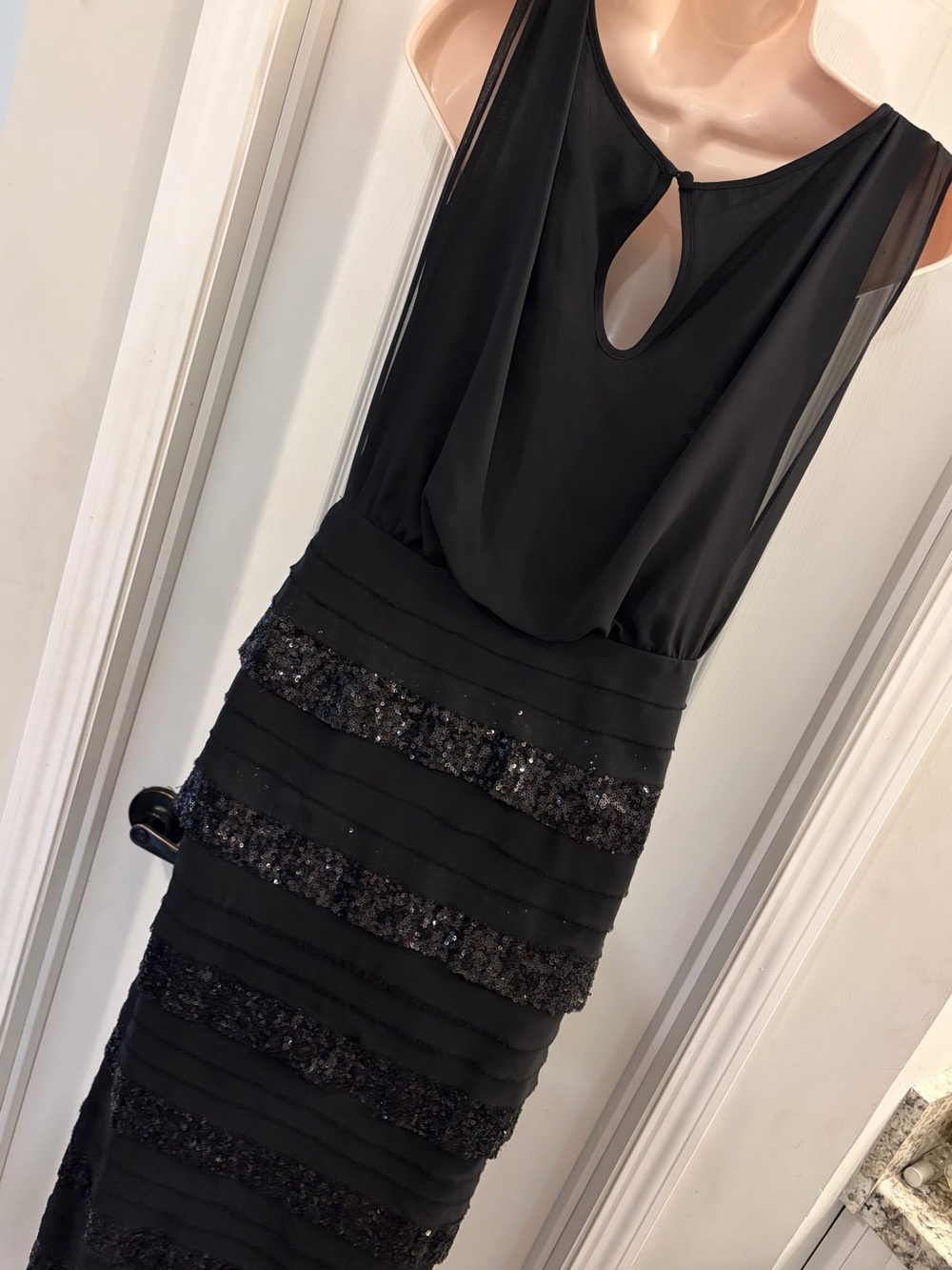 Aidan by Aidan Mattox Tiered Sequin Black Chiffon Gown EUC SZ 6 - Picture 8 of 9